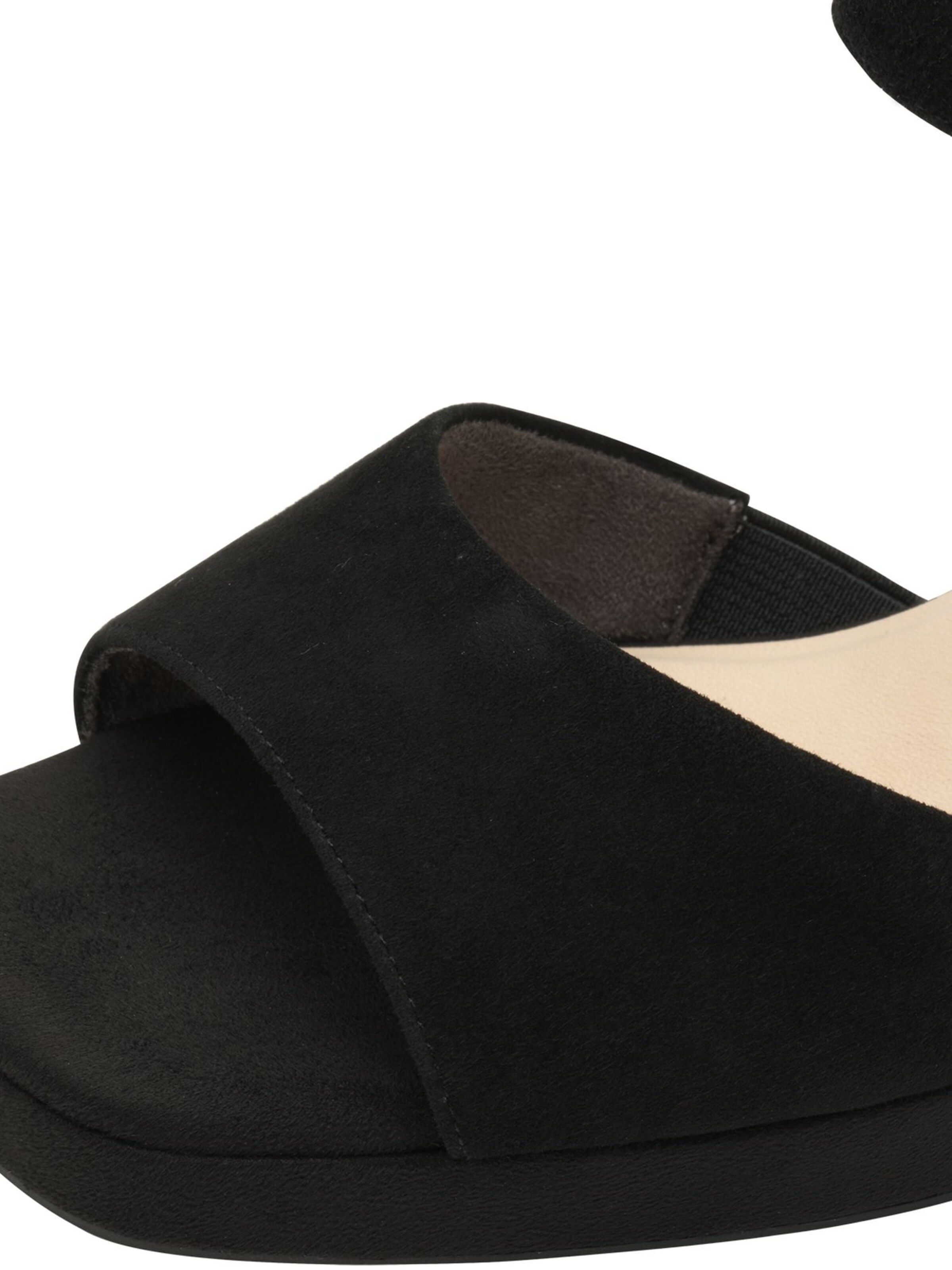 Tamaris Sandal in Black