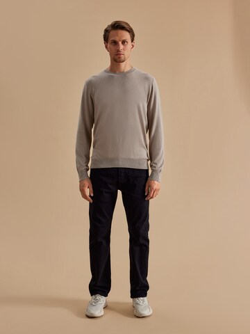 Pull-over 'Semih' DAN FOX APPAREL en gris