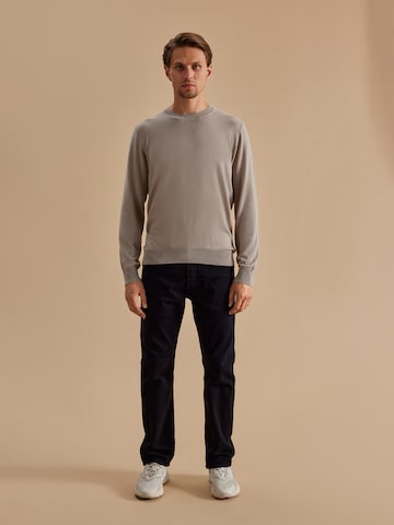 DAN FOX APPAREL - Jersey 'Semih' en gris