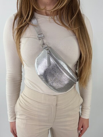 lePelou Gürteltasche 'MICA small' in Silber