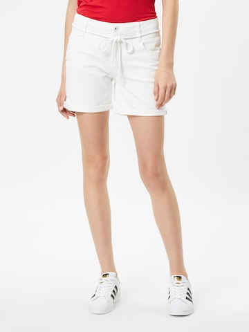 Stitch and Soul Regular Pants in White: front