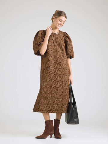 Noella Klänning 'Reno Pastis' i brun: framsida