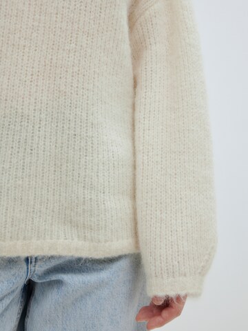 EDITED Sweater 'Swantje' in Beige