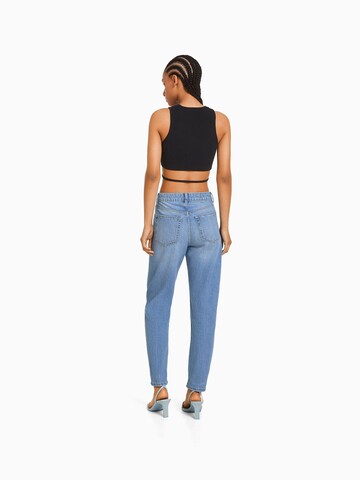 Bershka Tapered Jeans in Blau