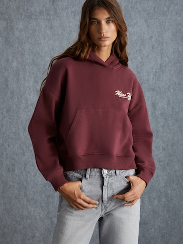 Grimelange Суичър в червено: отпред