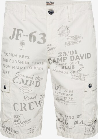 CAMP DAVID Regular Cargo Pants in White: front