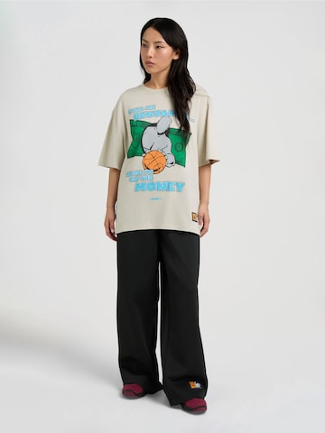 AND1 Oversize t-shirt 'Auf Dem Geld' i grå