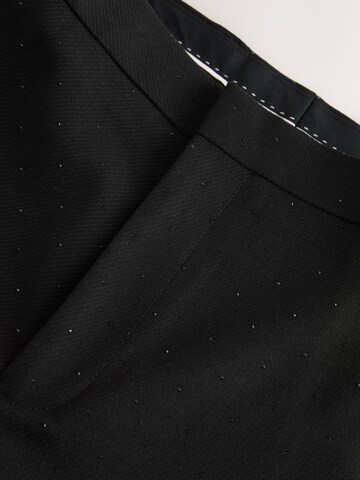 Coupe slim Pantalon à plis Next en noir