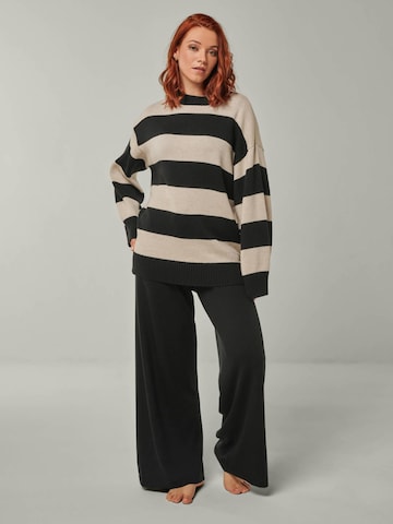 YOU LOOK PERFECT Oversized trui 'PULLOVER FELIA - Lässiger Blockstreifen Pullover aus Merino' in Zwart