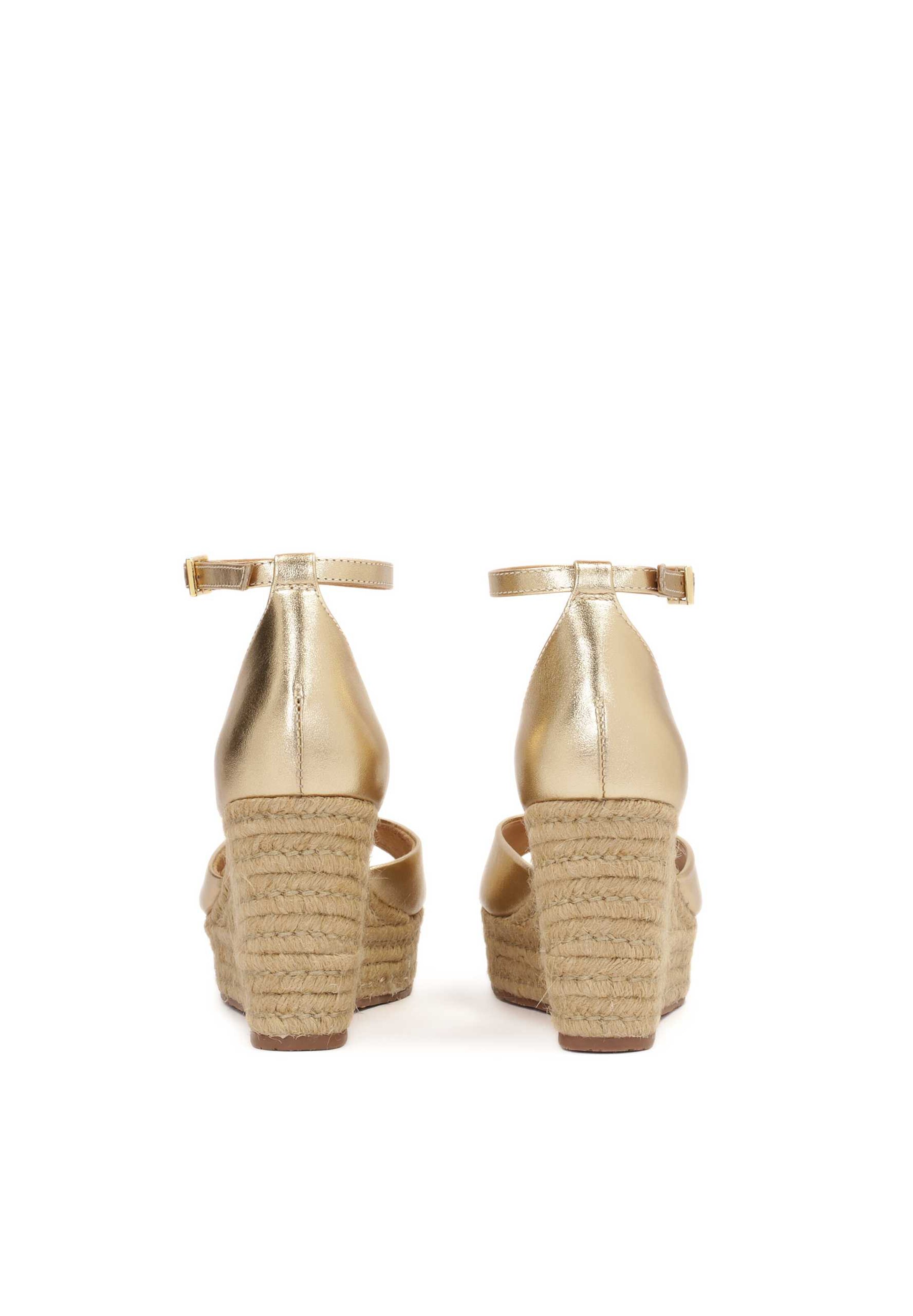 Sandale de la Kazar pe auriu