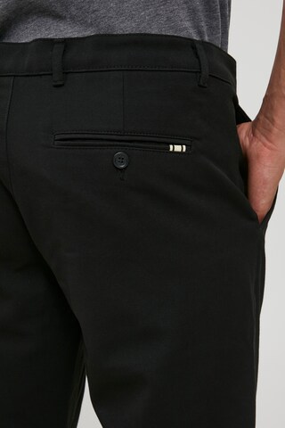 Coupe slim Pantalon chino 'Frederic' !Solid en noir