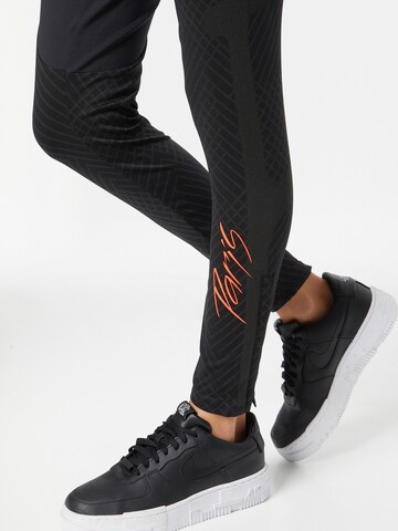 NIKE Skinny Sporthose in Schwarz