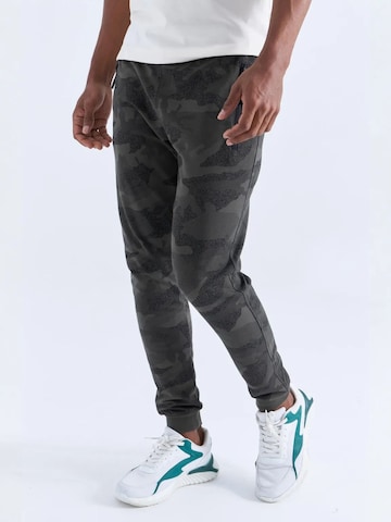 Skinny Pantaloni sportivi di Tommy Life in grigio