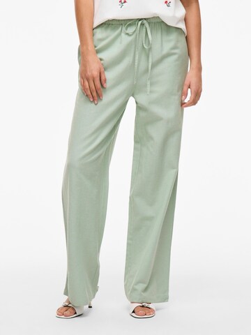 VILA Loose fit Trousers in Green: front