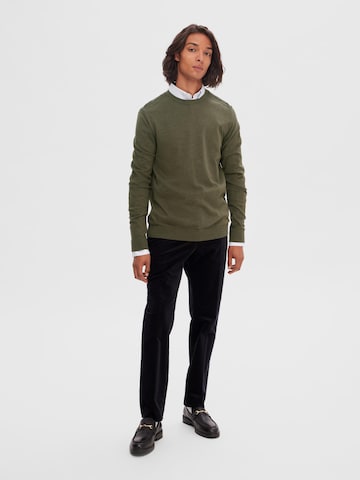 SELECTED HOMME Regularny krój Sweter 'Berg' w kolorze zielony