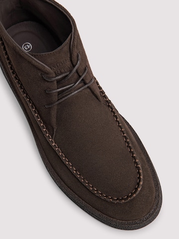 Ombre - Botas con cordones en marrón