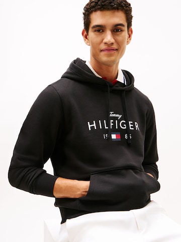 TOMMY HILFIGER Sweatshirt 'BRAND LOVE' in Schwarz