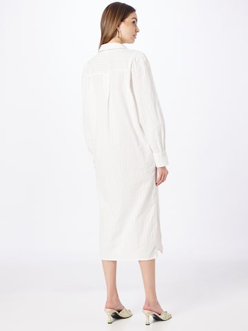 Monki Μπλουζοφόρεμα σε λευκό
