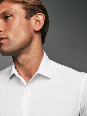 Coupe slim Chemise Next en blanc