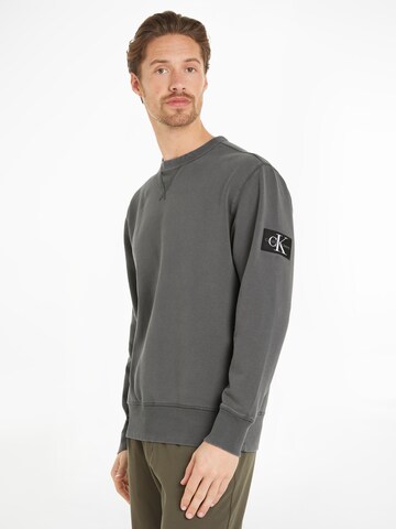 Calvin Klein Jeans Regular Sweatshirt in Grijs: voorkant