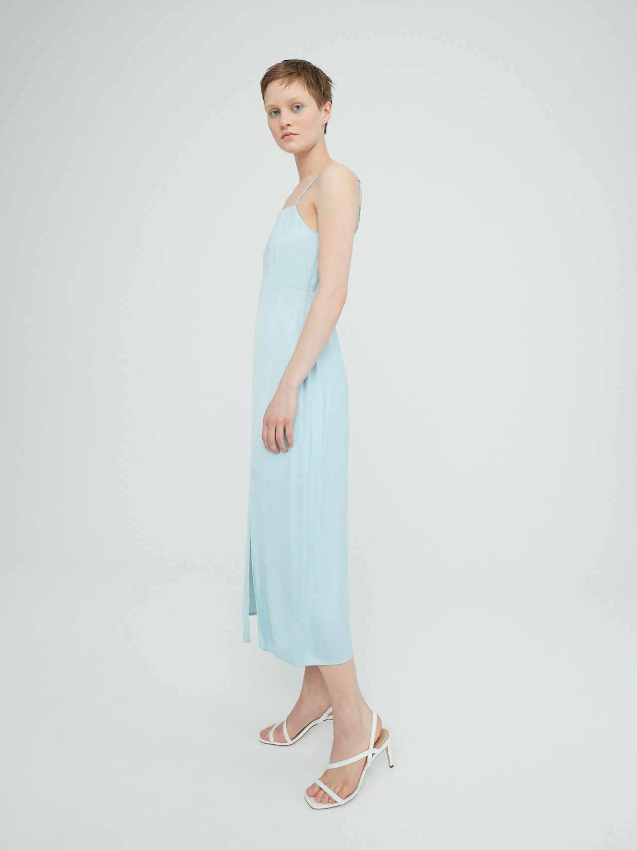 EDITED Kjole 'Linn' lyseblĂĄ