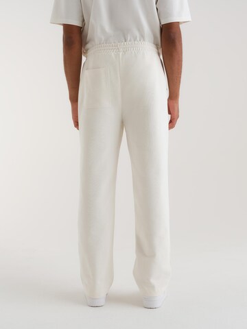 Regular Pantalon 'Jonathan' ABOUT YOU x Kevin Trapp en blanc