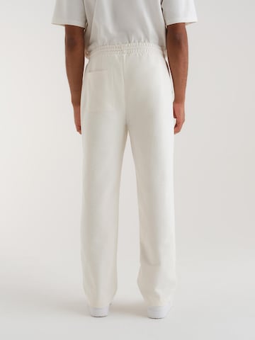 Regular Pantalon 'Jonathan' ABOUT YOU x Kevin Trapp en blanc