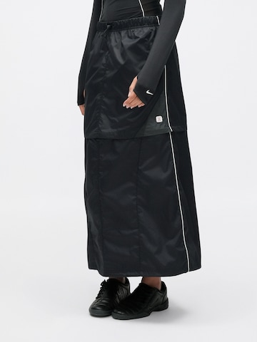 Nike Sportswear - Saia 'SHOX' em preto: frente