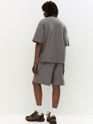 Loosefit Pantaloni di Pull&Bear in grigio