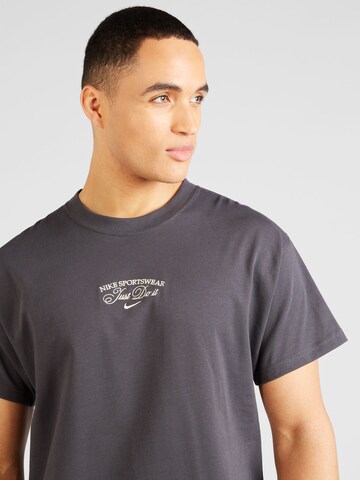 T-Shirt Nike Sportswear en gris