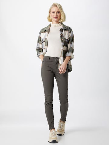 Skinny Jeans 'Hot Seven' de la VERO MODA pe verde