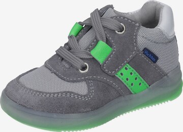 Sneaker di RICHTER in grigio: frontale