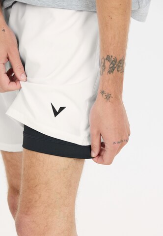 Virtus Regular 2-in-1-Shorts 'Zayne V2' in Weiß