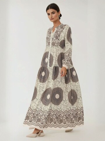 Hiccup - Vestidos camiseiros em branco: frente