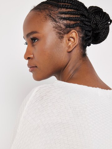 Pull-over Apricot en blanc