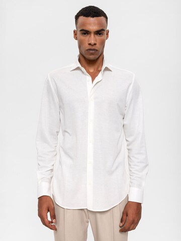 Coupe regular Chemise Antioch en blanc : devant