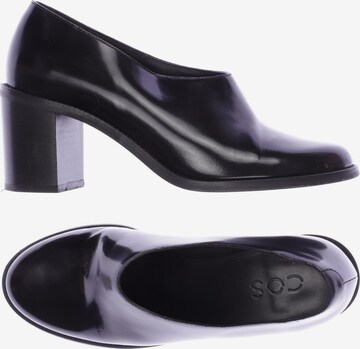 COS Flats & Loafers in 39 in Black: front