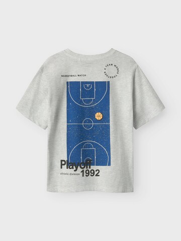 NAME IT - Camiseta 'NKMBEASK' en gris