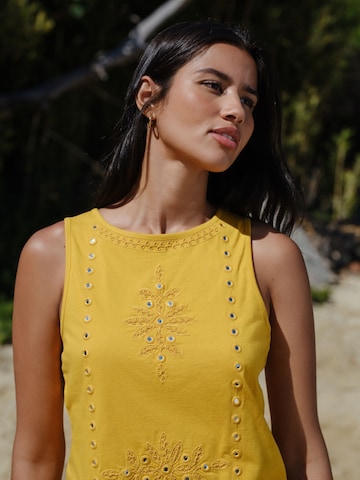 Next Top in Yellow