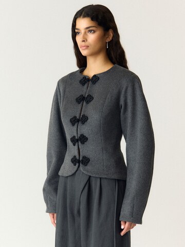 Veste mi-saison 'YASNapo' YAS en gris : devant