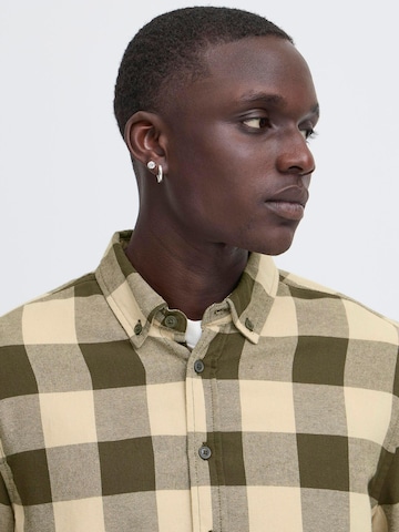 Coupe regular Chemise 'BHBUSTER' BLEND en vert