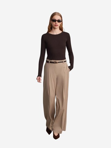 Wide leg Pantaloni di Dilvin in beige