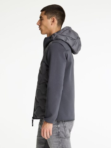 Veste outdoor 'Theo Hybrid' CHASIN' en gris