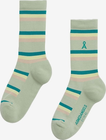 ARMEDANGELS Sokken in Groen: voorkant