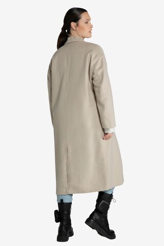 Studio Untold Between-Seasons Coat in Beige