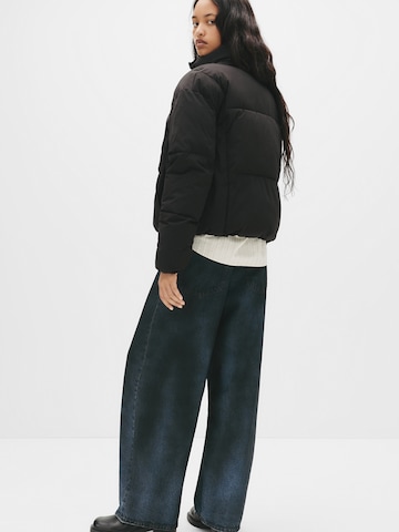 Pull&Bear Kurtka zimowa w kolorze czarny