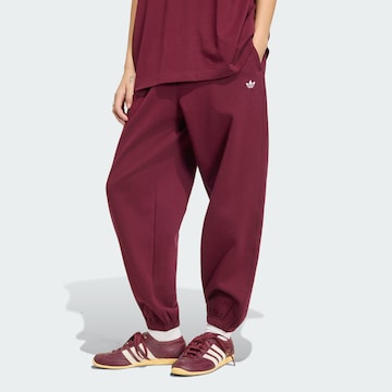 Loosefit Pantalon 'Essentials' ADIDAS ORIGINALS en rouge : devant