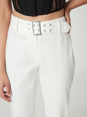 Bootcut Pantaloni 'Luce' de la SHYX pe alb