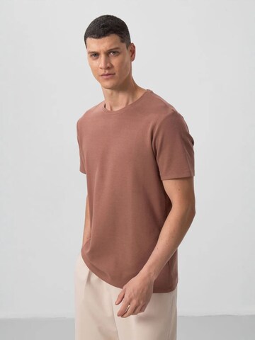 Tommy Life Shirt in Brown