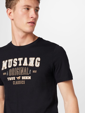 MUSTANG T-shirt i svart